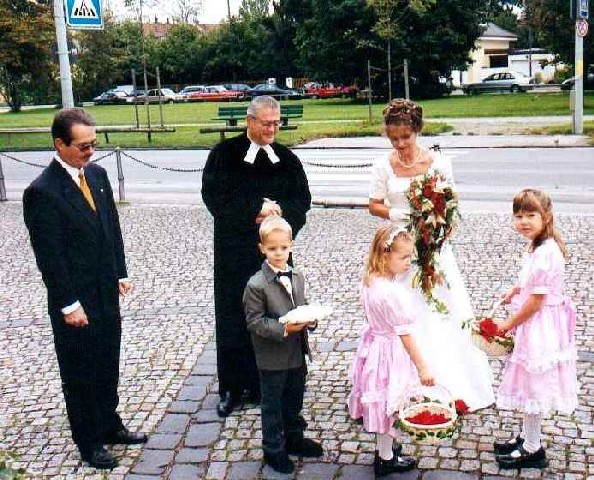 ki-rohrb-vor-kirche
