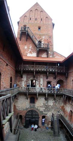 trakai-innen2-R0011693-x