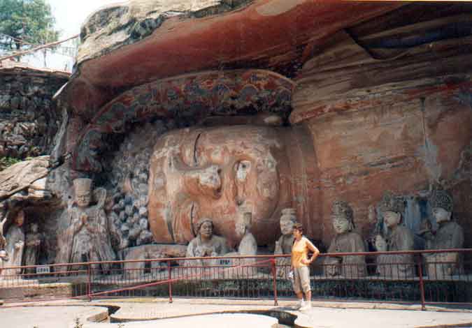 dazu-liegender-budda.jpg