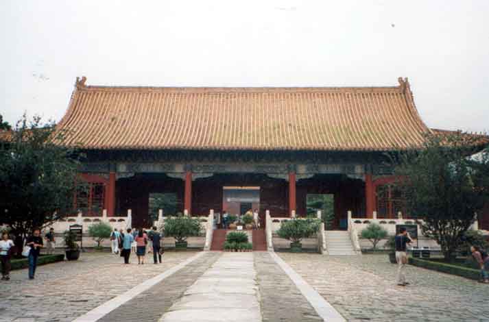 ming-graeber-tor.jpg