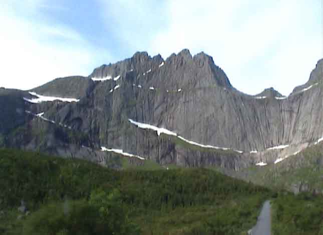 lofoten-berg.jpg