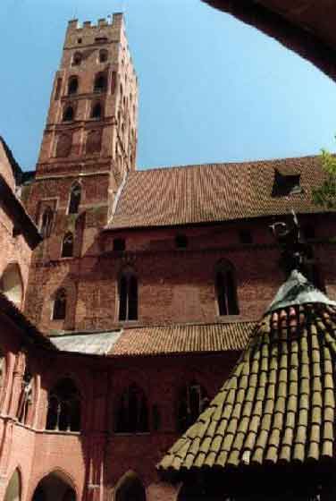 marienburg-innenhof.jpg