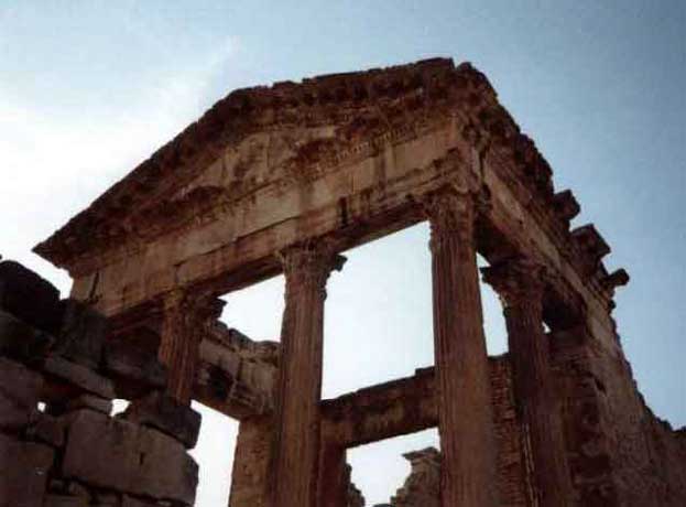 dougga-minerva-tempel.jpg